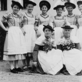 Weiter zur Seite Chronik Trachtenverein Gebirgstracht 1954